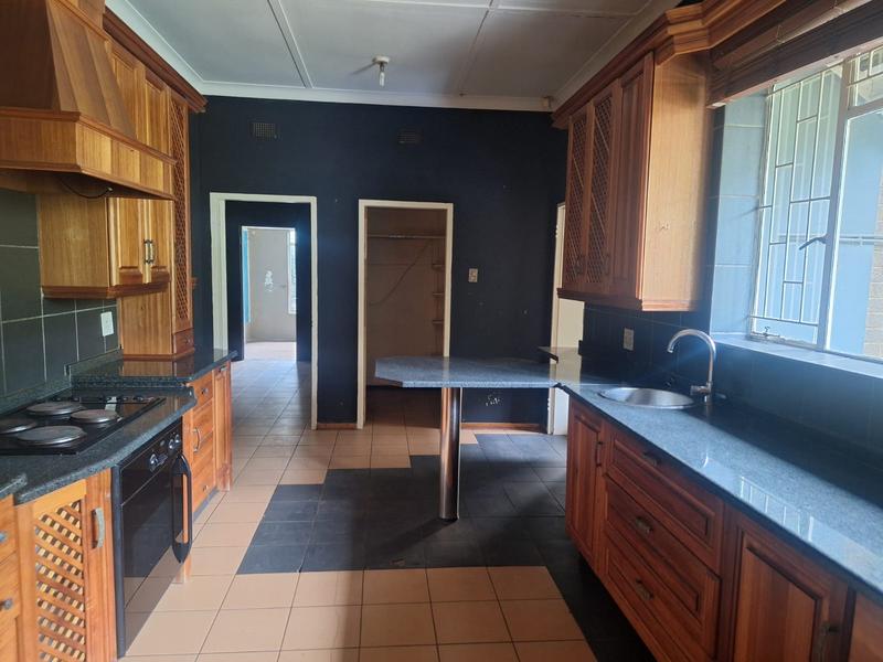 6 Bedroom Property for Sale in Stilfontein North West